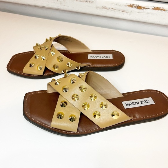 Steve Madden Cognac Gold Spiked Flat Sandal Size 9 - Picture 3 of 7